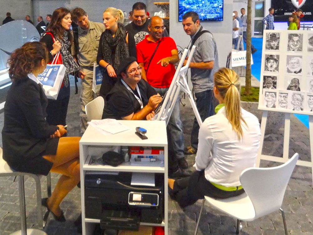 Karikaturist bei IAA Messe in Frankfurt am Main