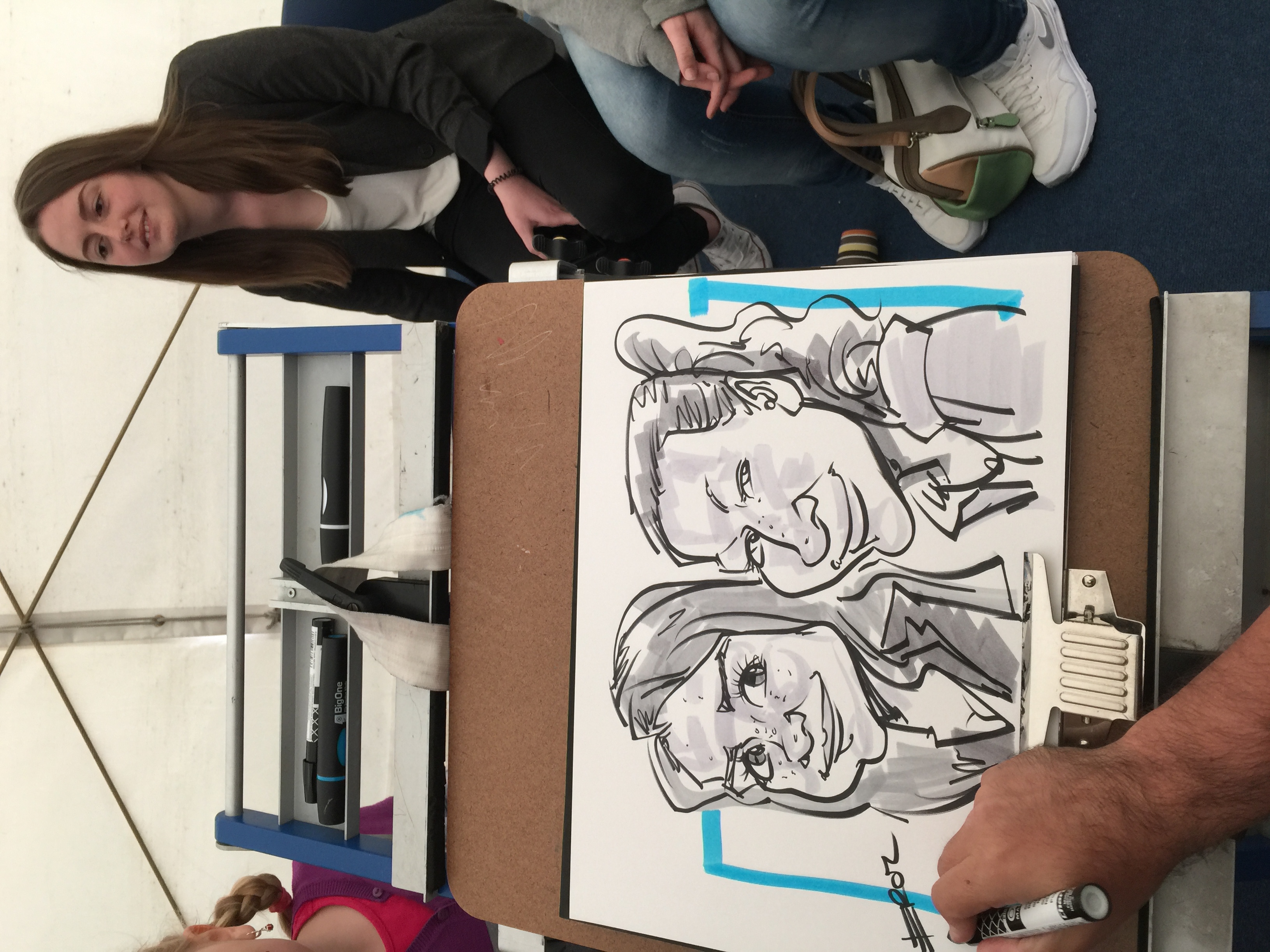 Karikaturist Erol bei einem Firmenjubiläum im Schwarzwald