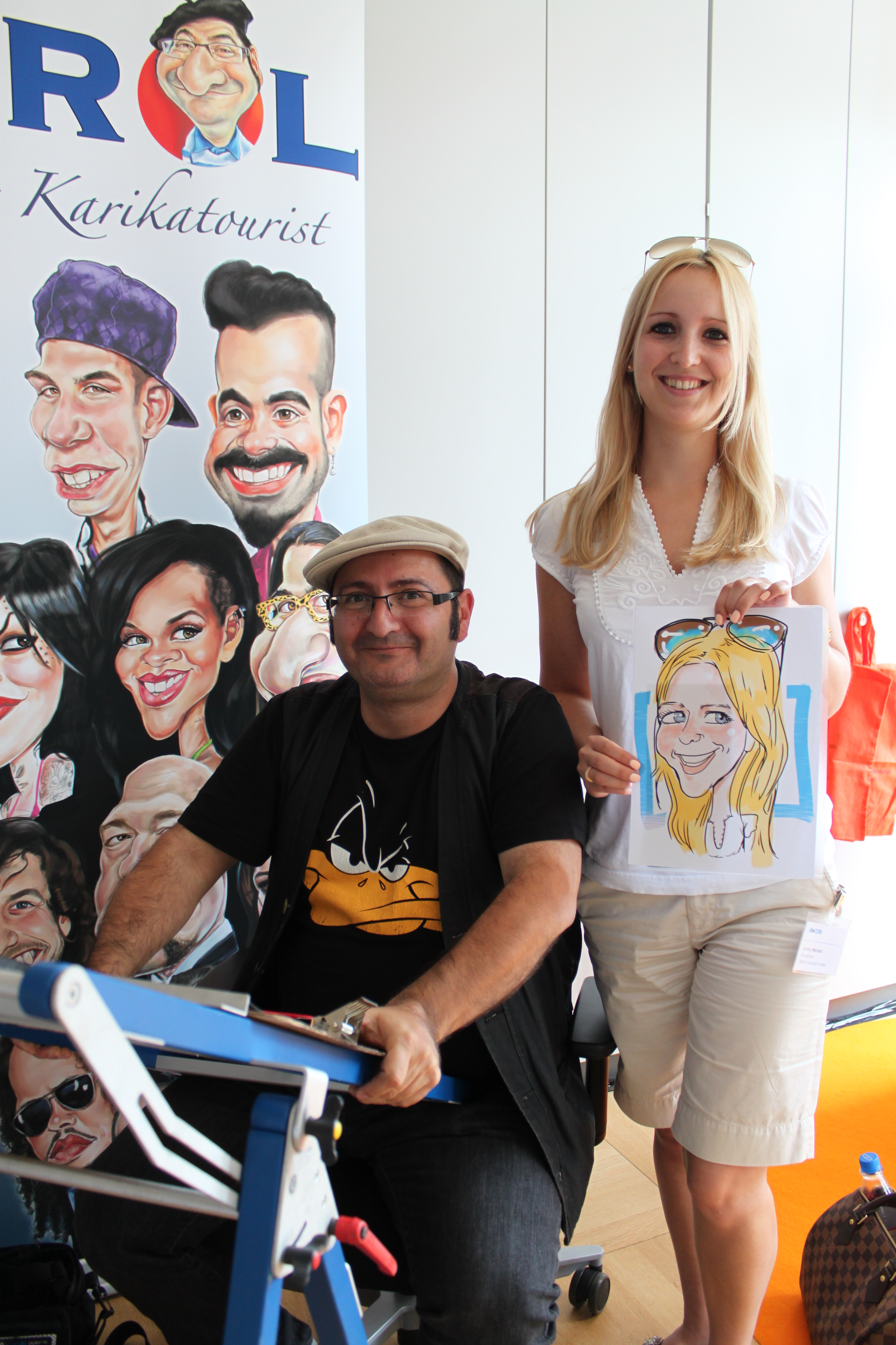 iPad Karikaturist Erol bei einer Aktion in Bayern